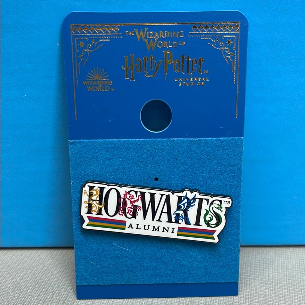Hogwarts Alumni Pin